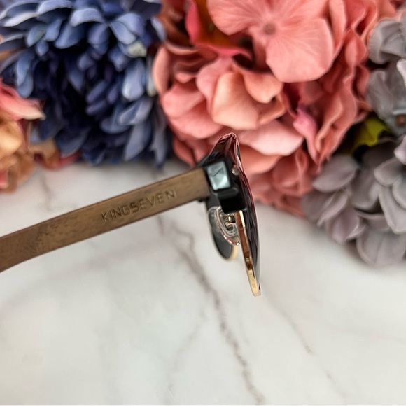 KINGSEVEN Walnut Wood Sunglasses with Black Lenses - Picture 12 of 16